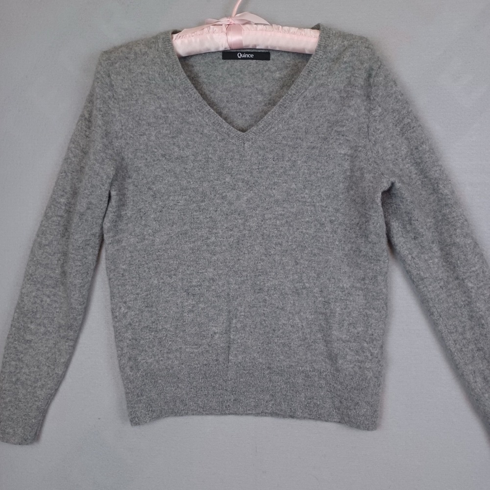 Quince 100% Cashmere Sweater Women Small (Tag reads M) Heather Gray V Neck READ